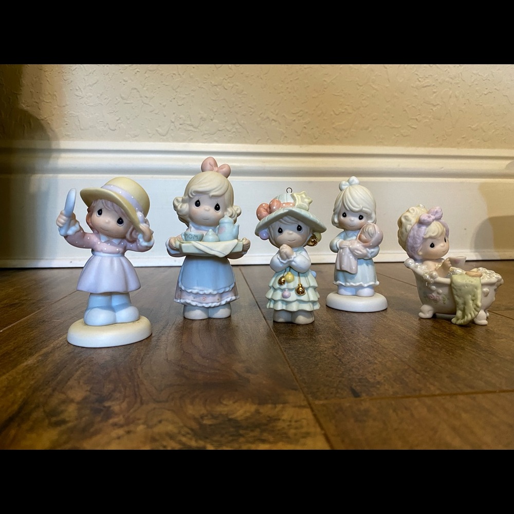 Precious moments mini figurines